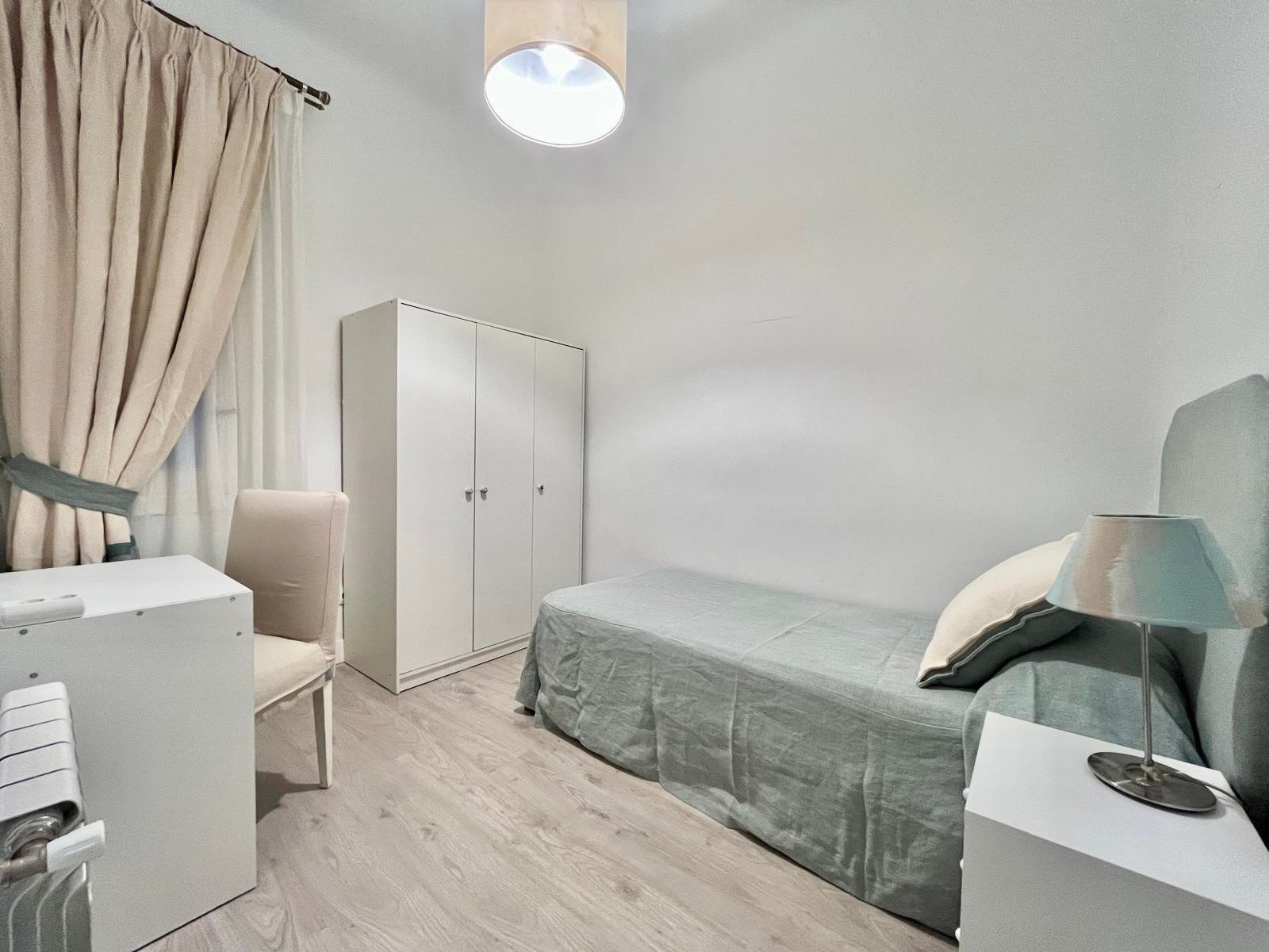 HABITACIÓN AMPLIA Y DE CALIDAD