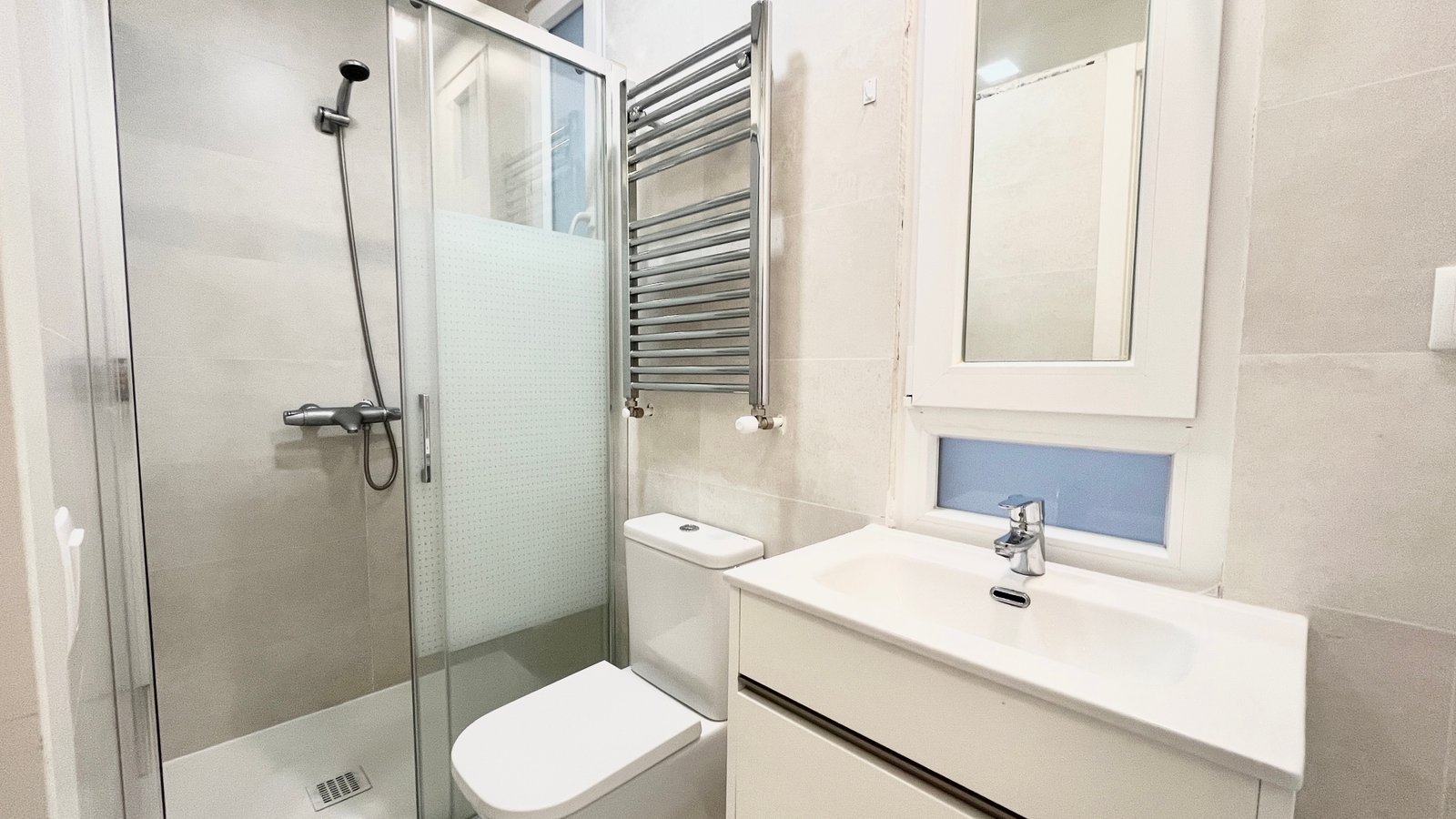HABITACIÓN AMPLIA Y DE CALIDAD