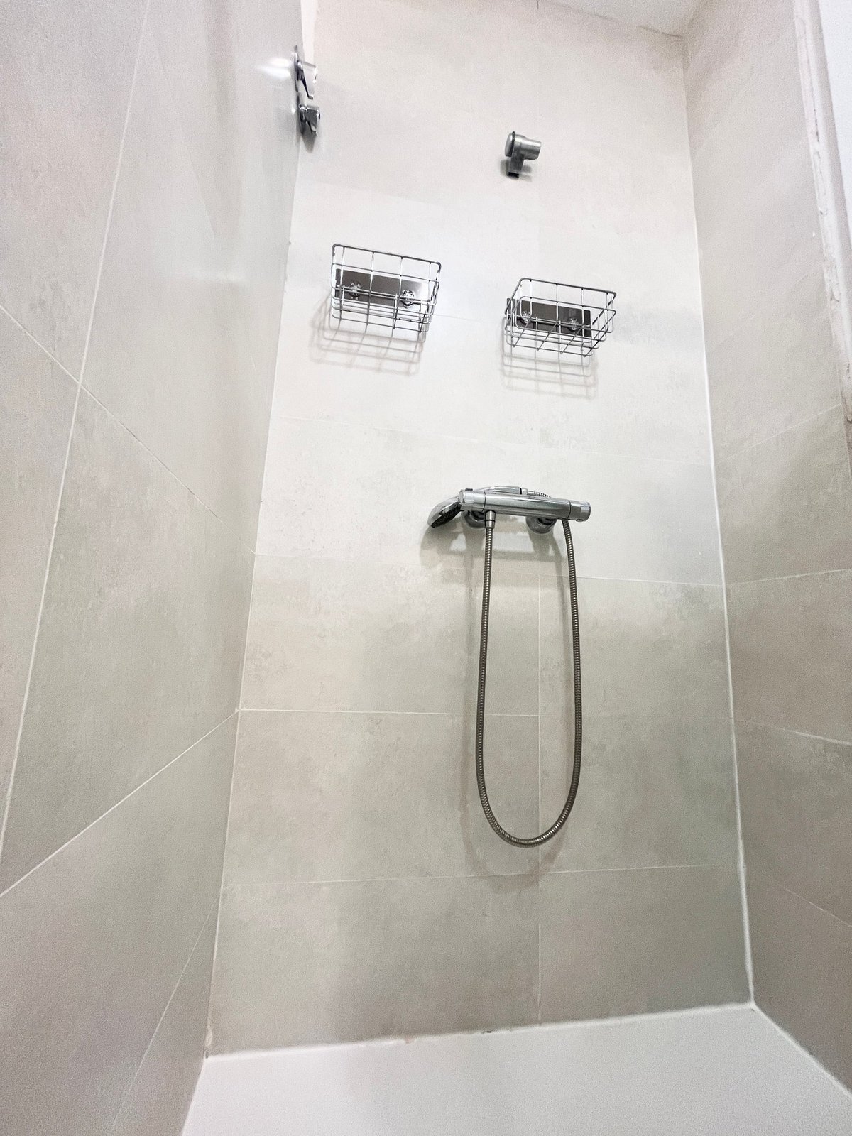 HABITACIÓN AMPLIA Y DE CALIDAD