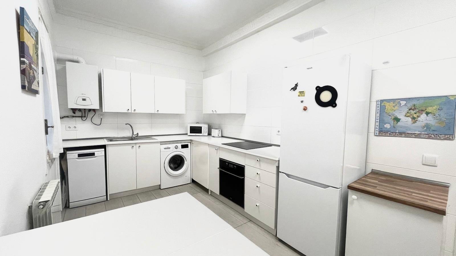 HABITACIÓN AMPLIA Y DE CALIDAD