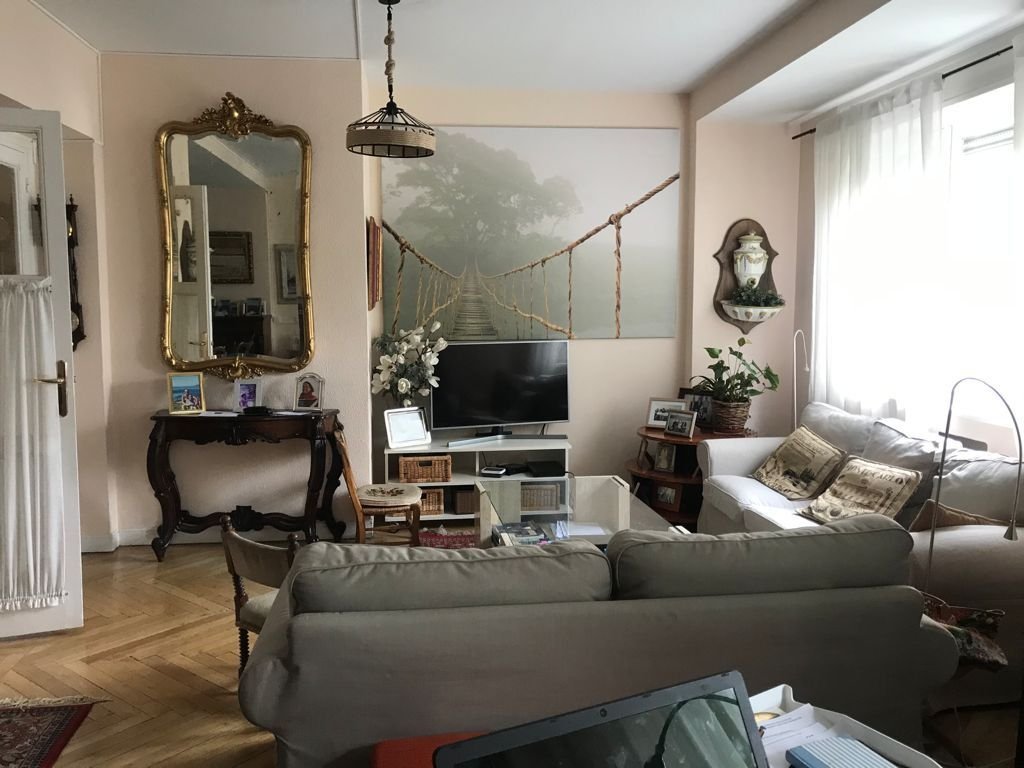 Habitación con baño al lado de IE