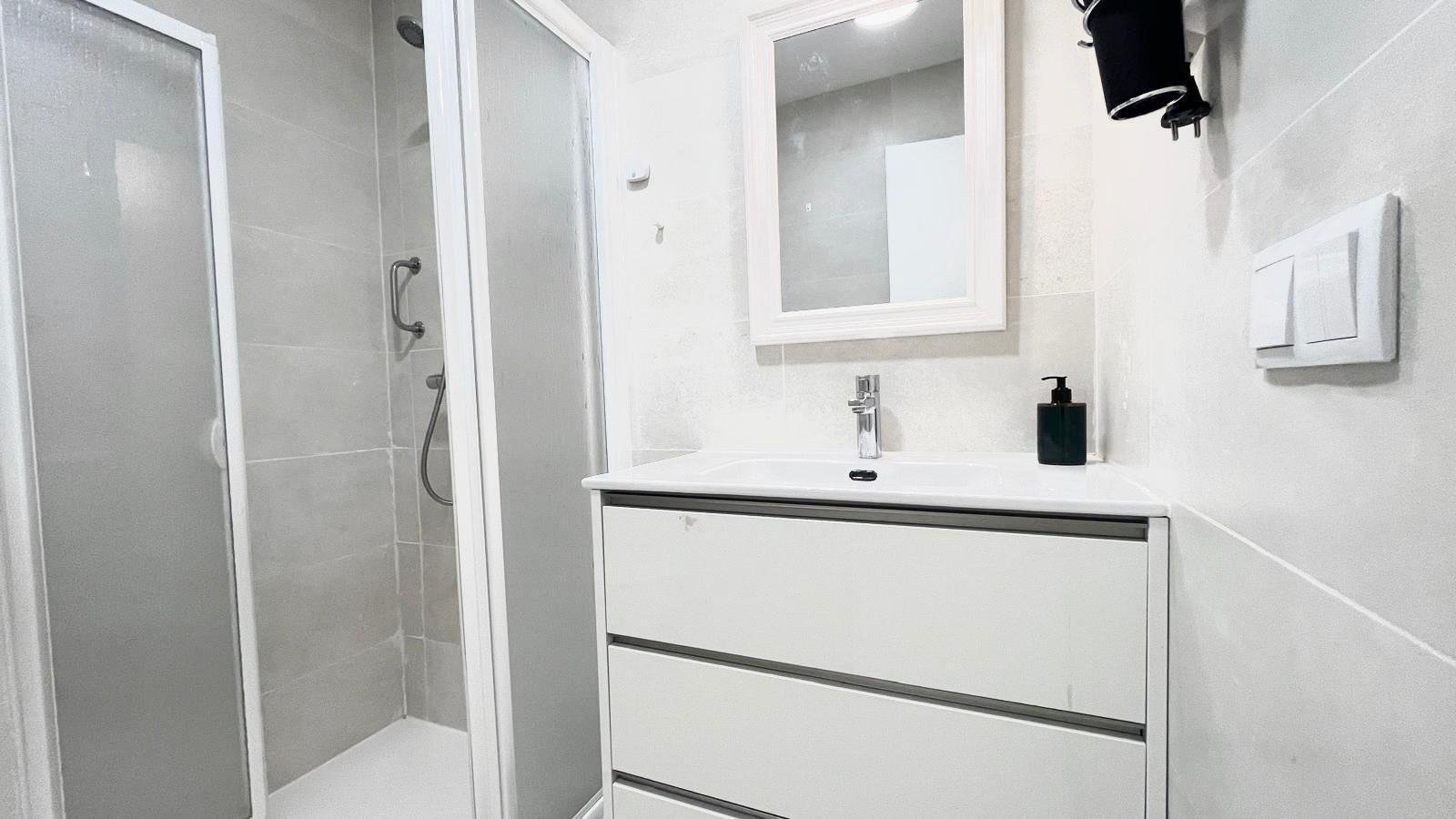 SPACIOUS AND HIGH QUALITY ROOM WITH XXL SUPER CLOSET