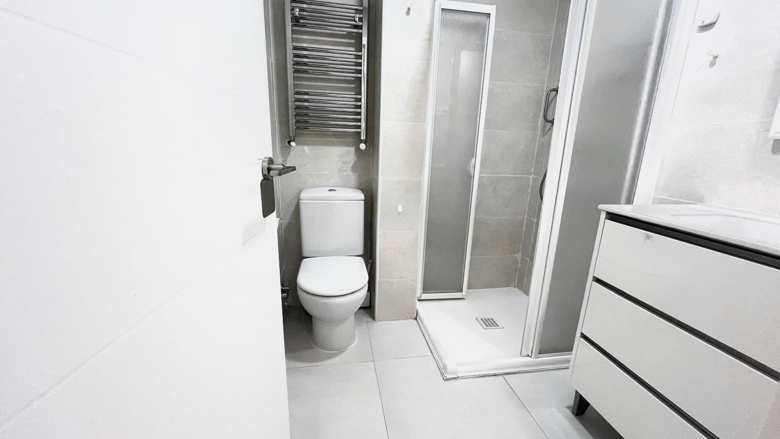 SPACIOUS AND HIGH QUALITY ROOM WITH XXL SUPER CLOSET