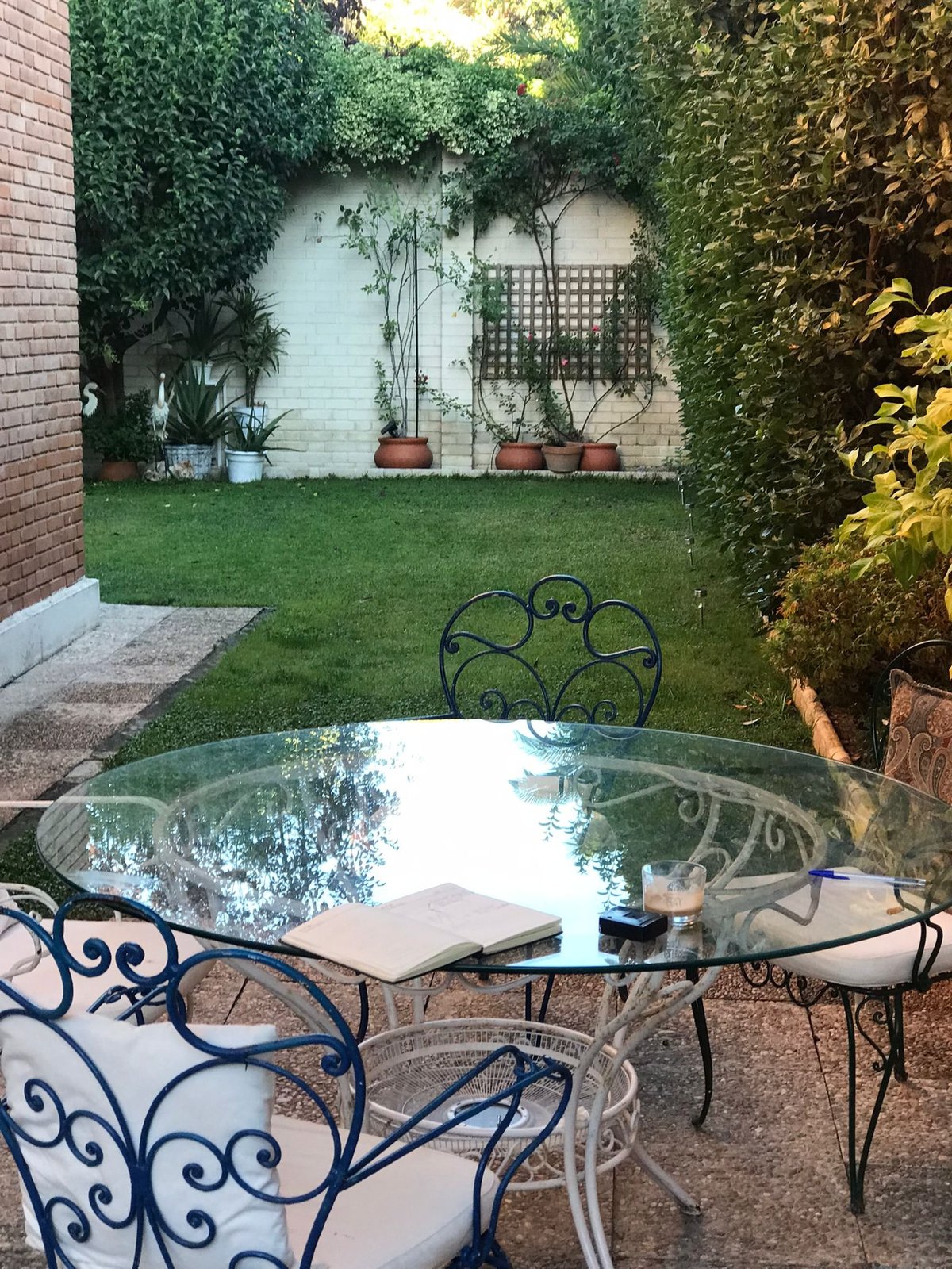 Single room in a house with garden