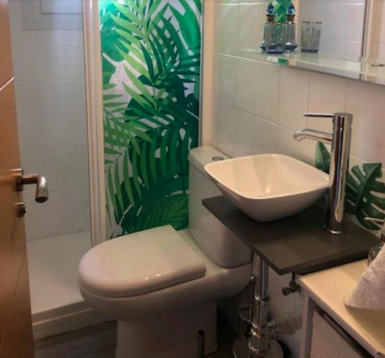 Single room in a house with garden