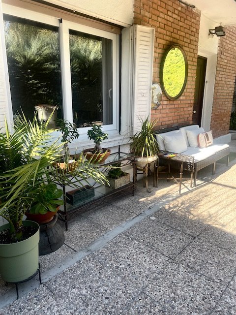Single room in a house with garden
