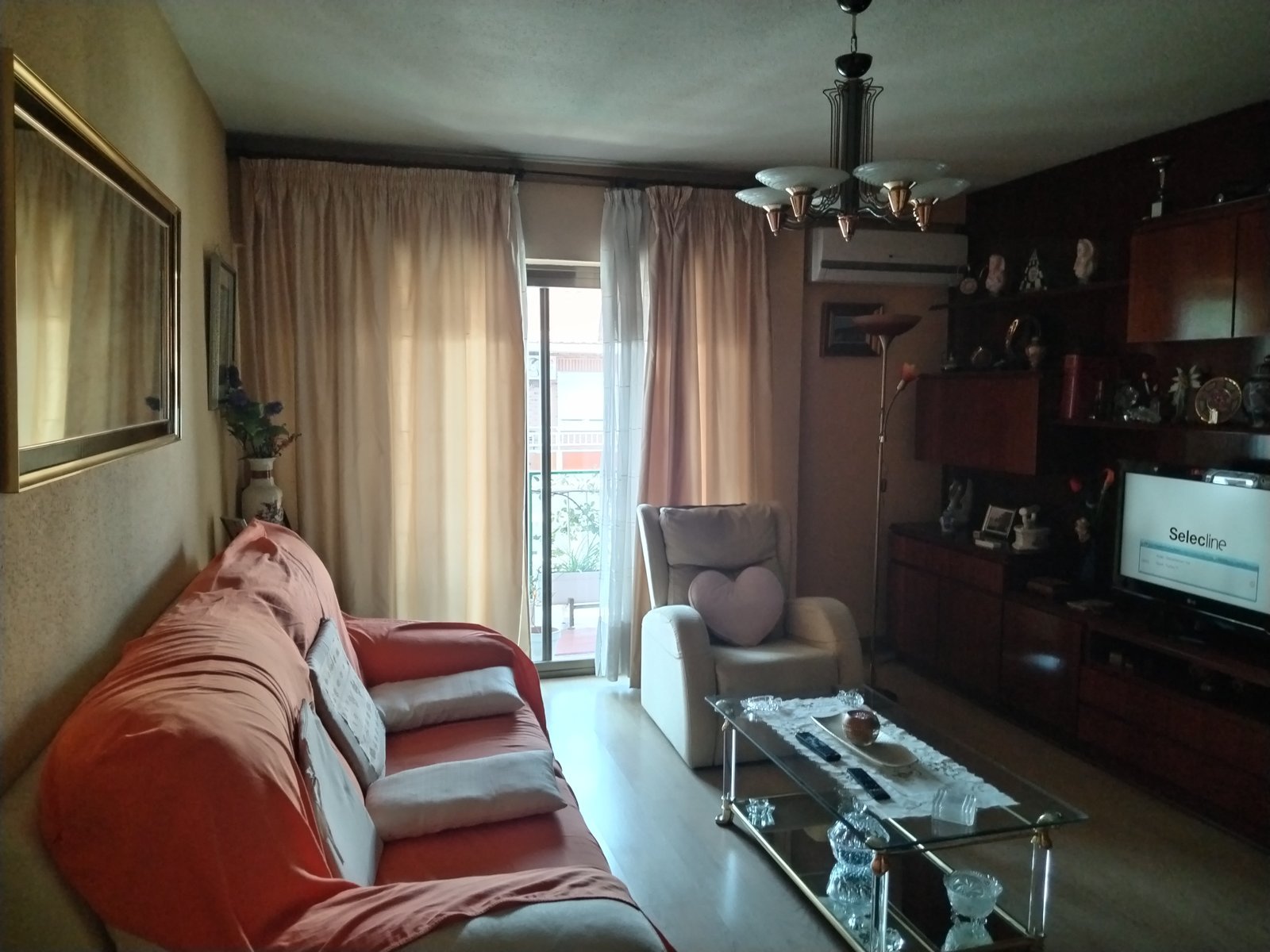 Nice room 20 minutes from ICADE and 15 minutes from IE