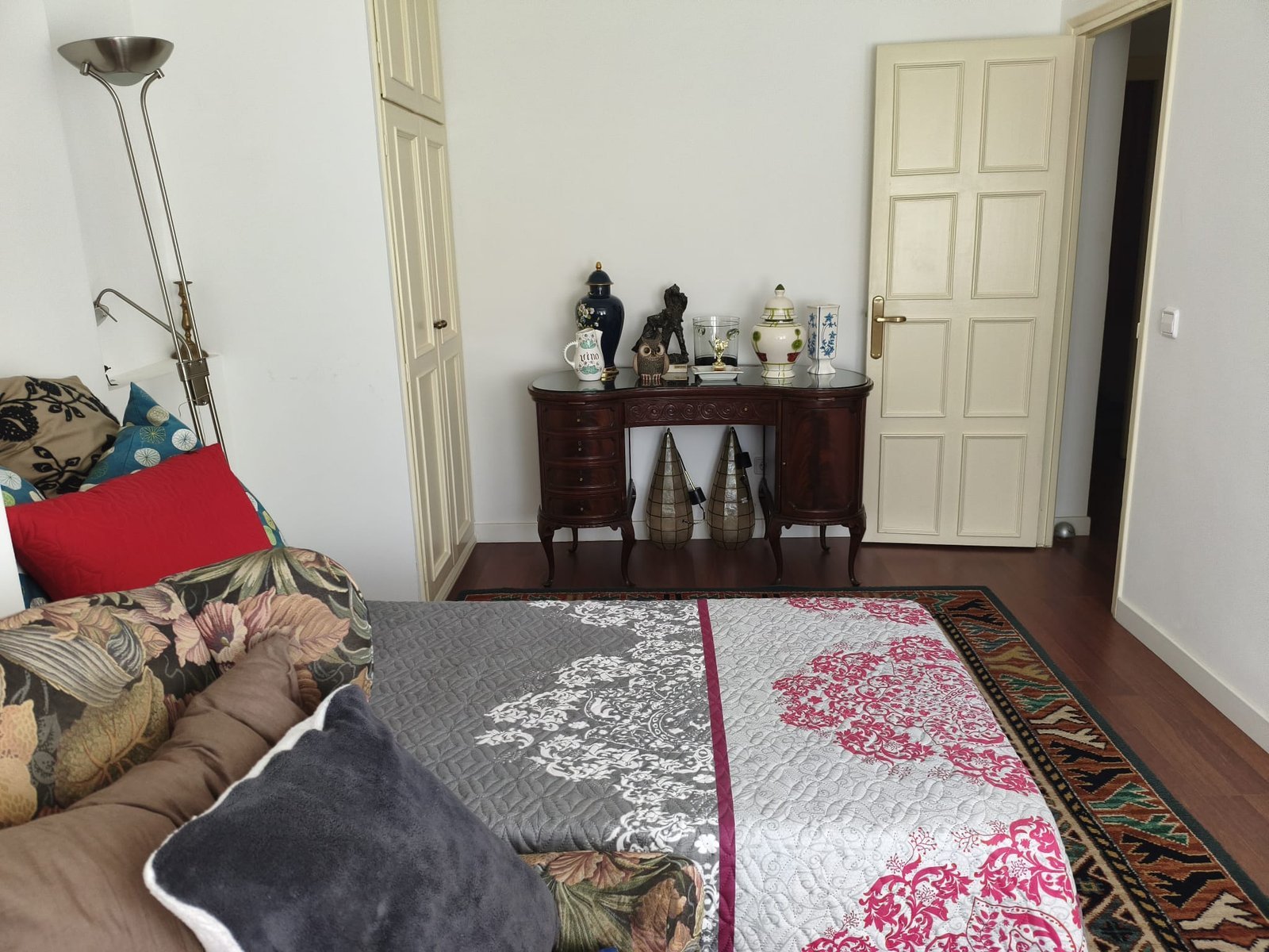Habitación grande en chalet en Chamartín