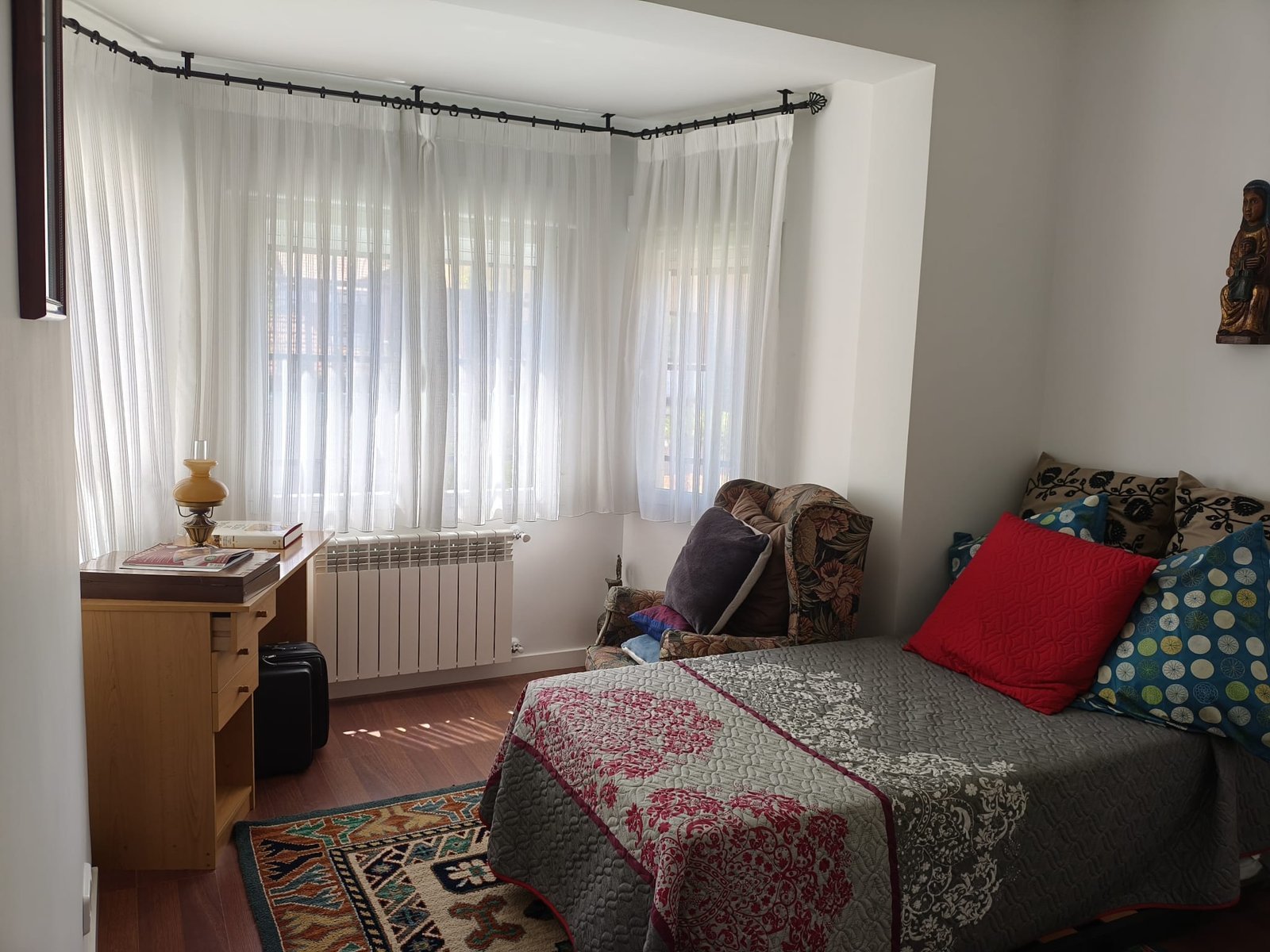 Habitación grande en chalet en Chamartín