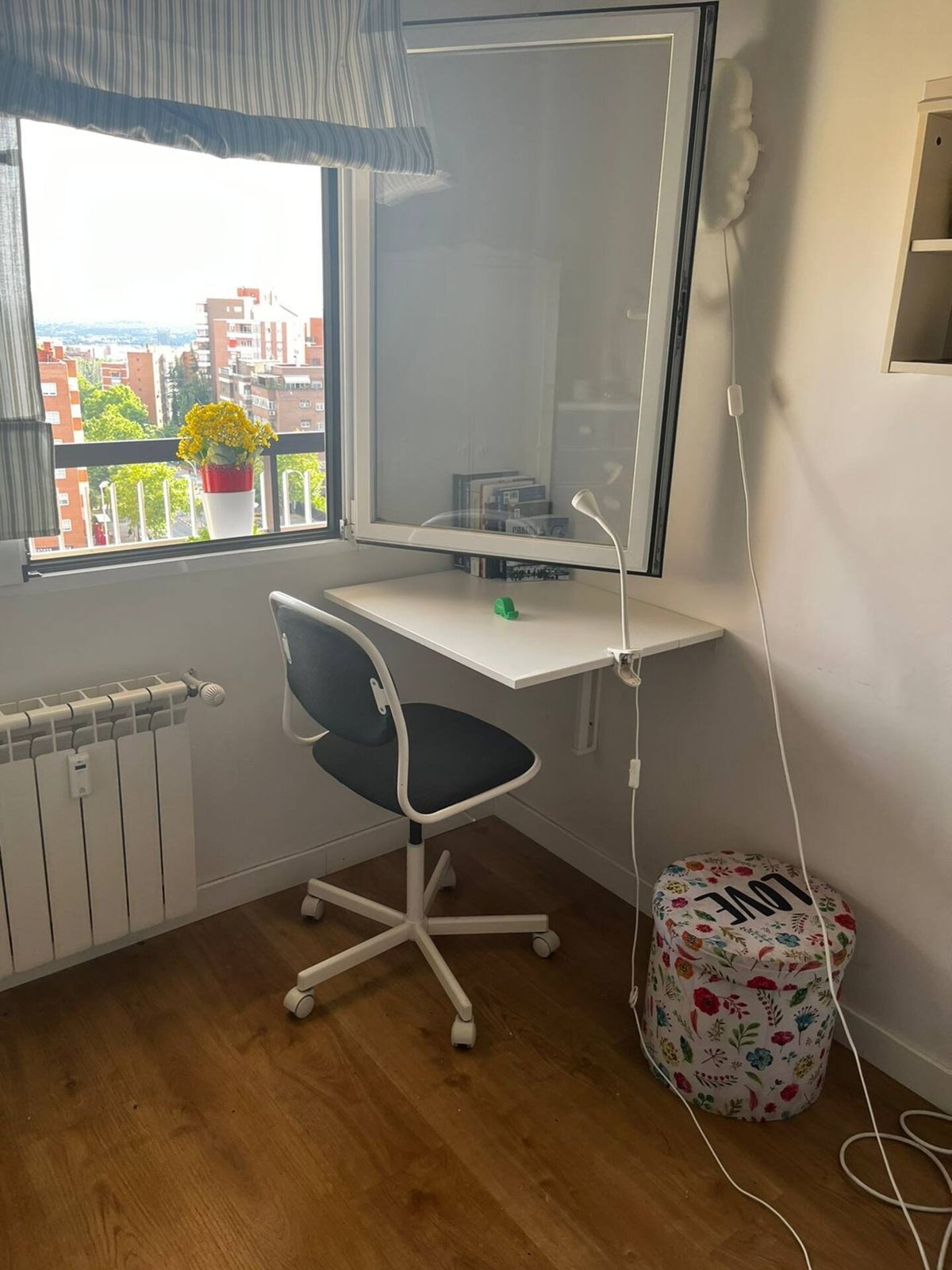 habitación amplia, exterior y luminosa para una estudiante en Madrid capital, zona universitaria