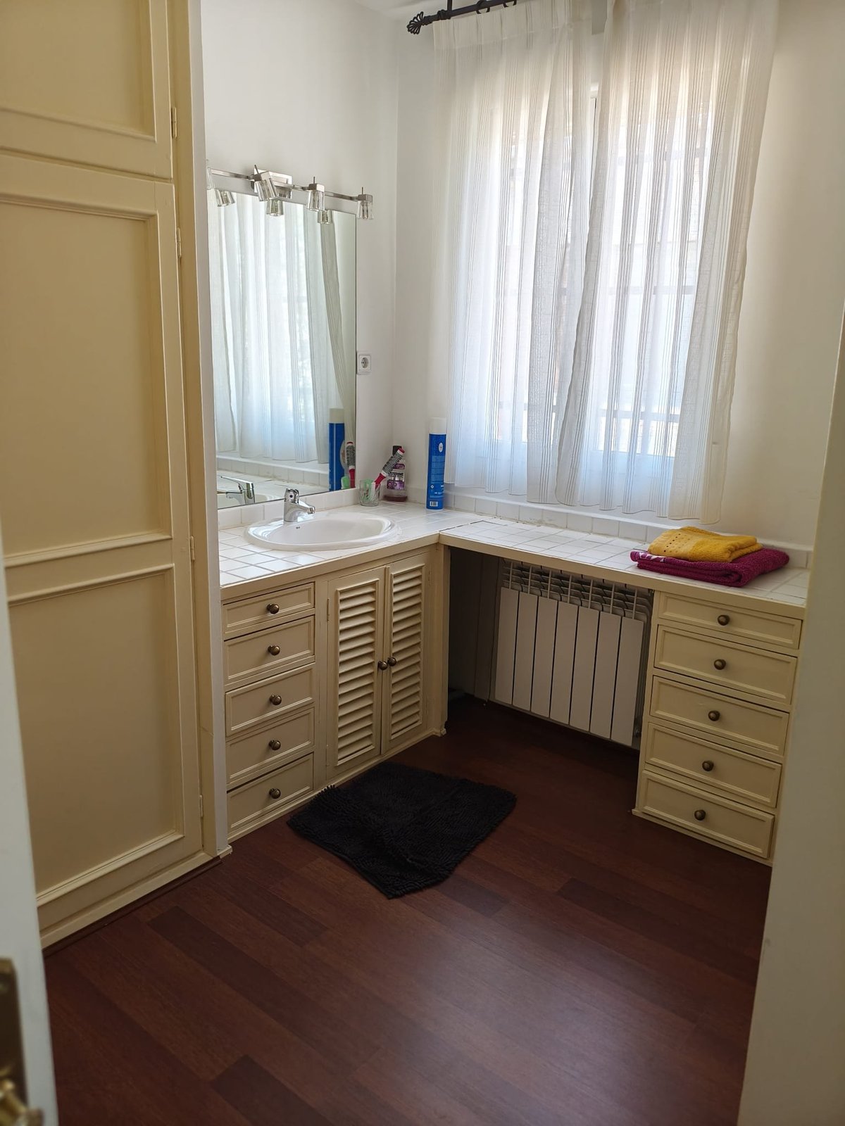 Habitación doble con baño en suite en Chamartín