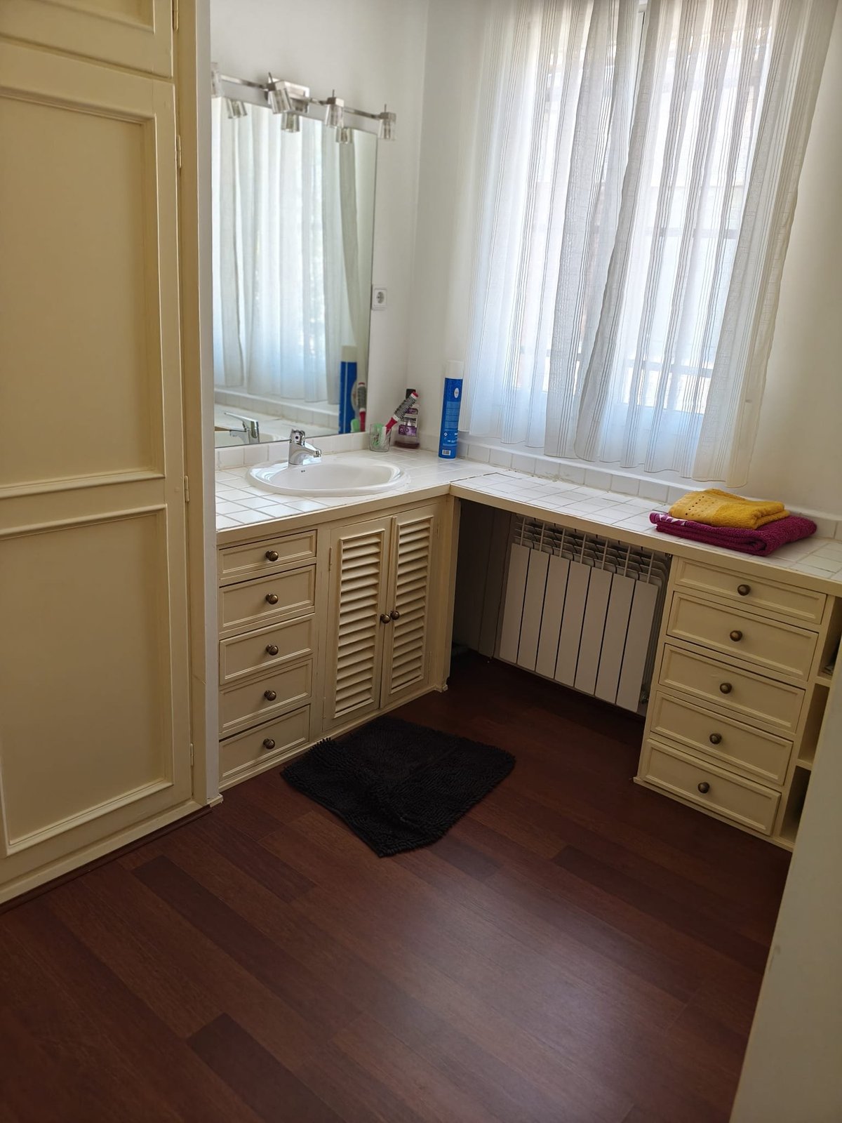 Habitación doble con baño en suite en Chamartín