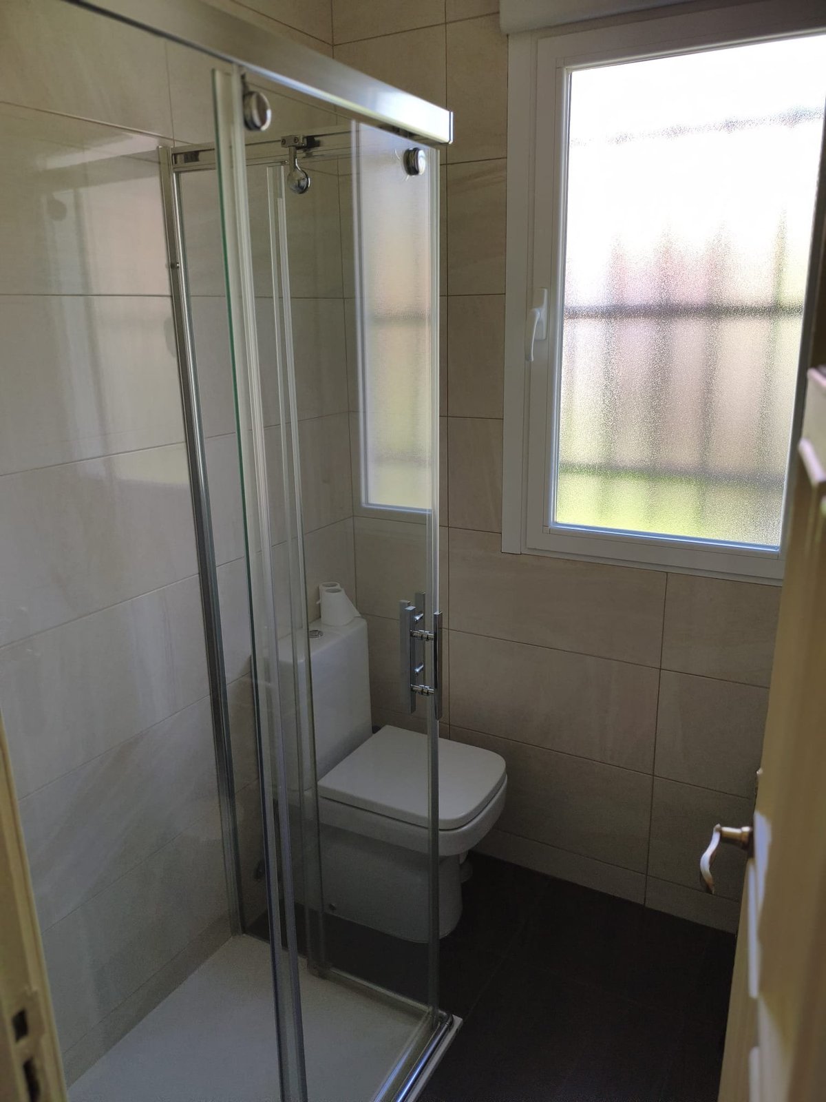 Habitación doble con baño en suite en Chamartín