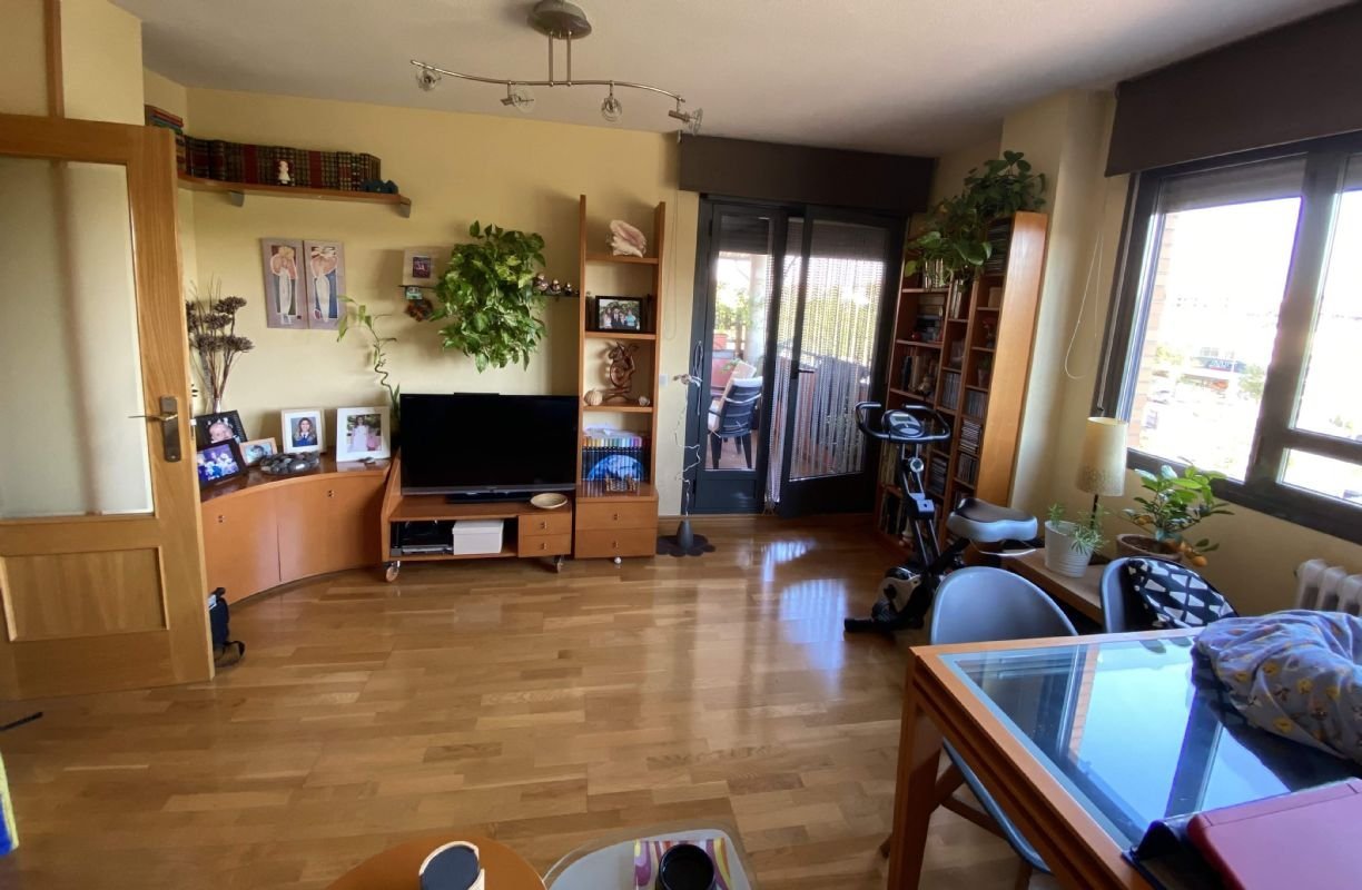 Bonita habitación con familia acogedora