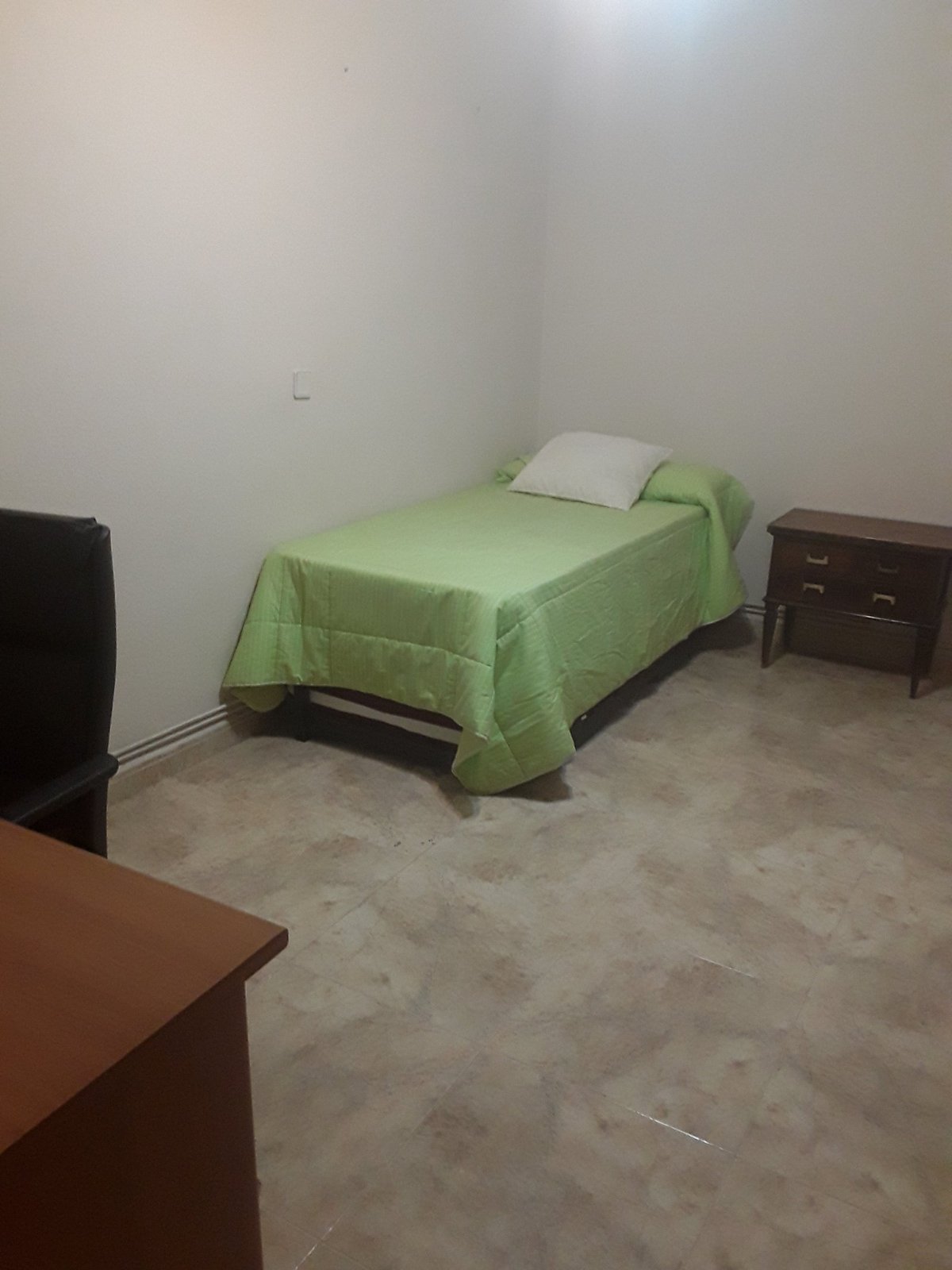 Habitación grande con baño privado