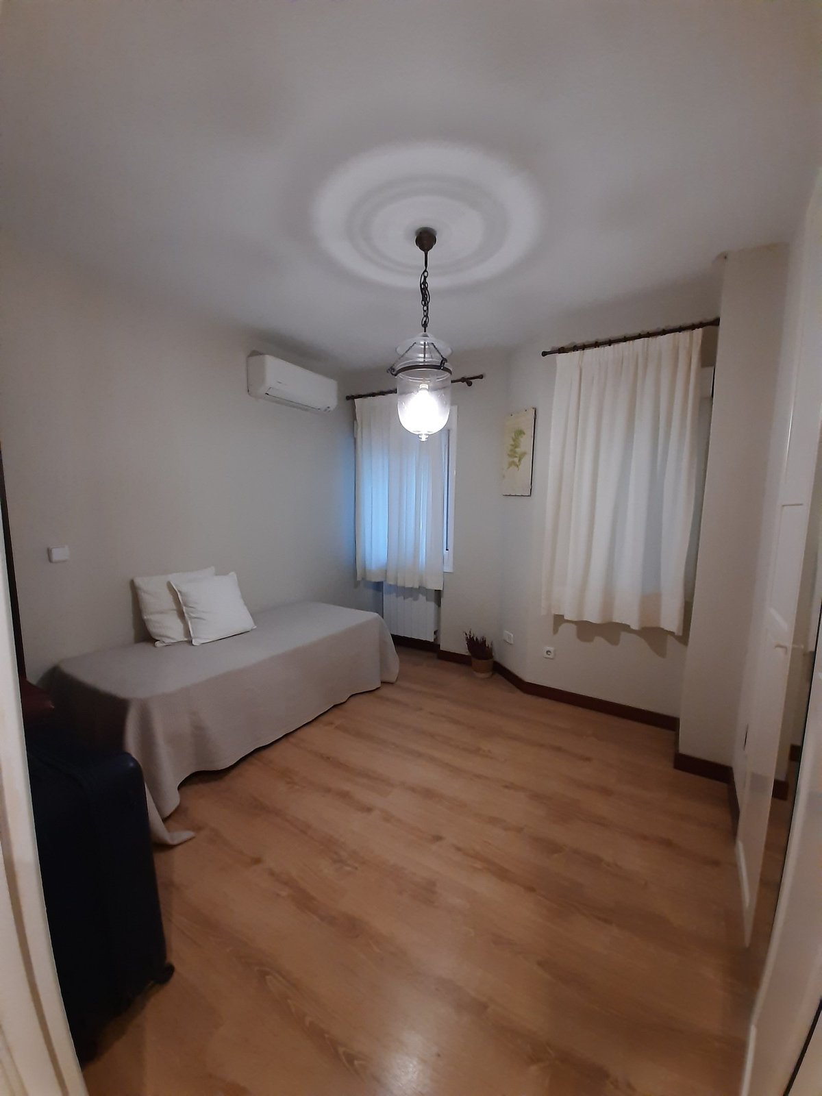 Nice individual Room in beautiful apartment. Parque de las Avenidas Line 7. Very close to Avenida de América.