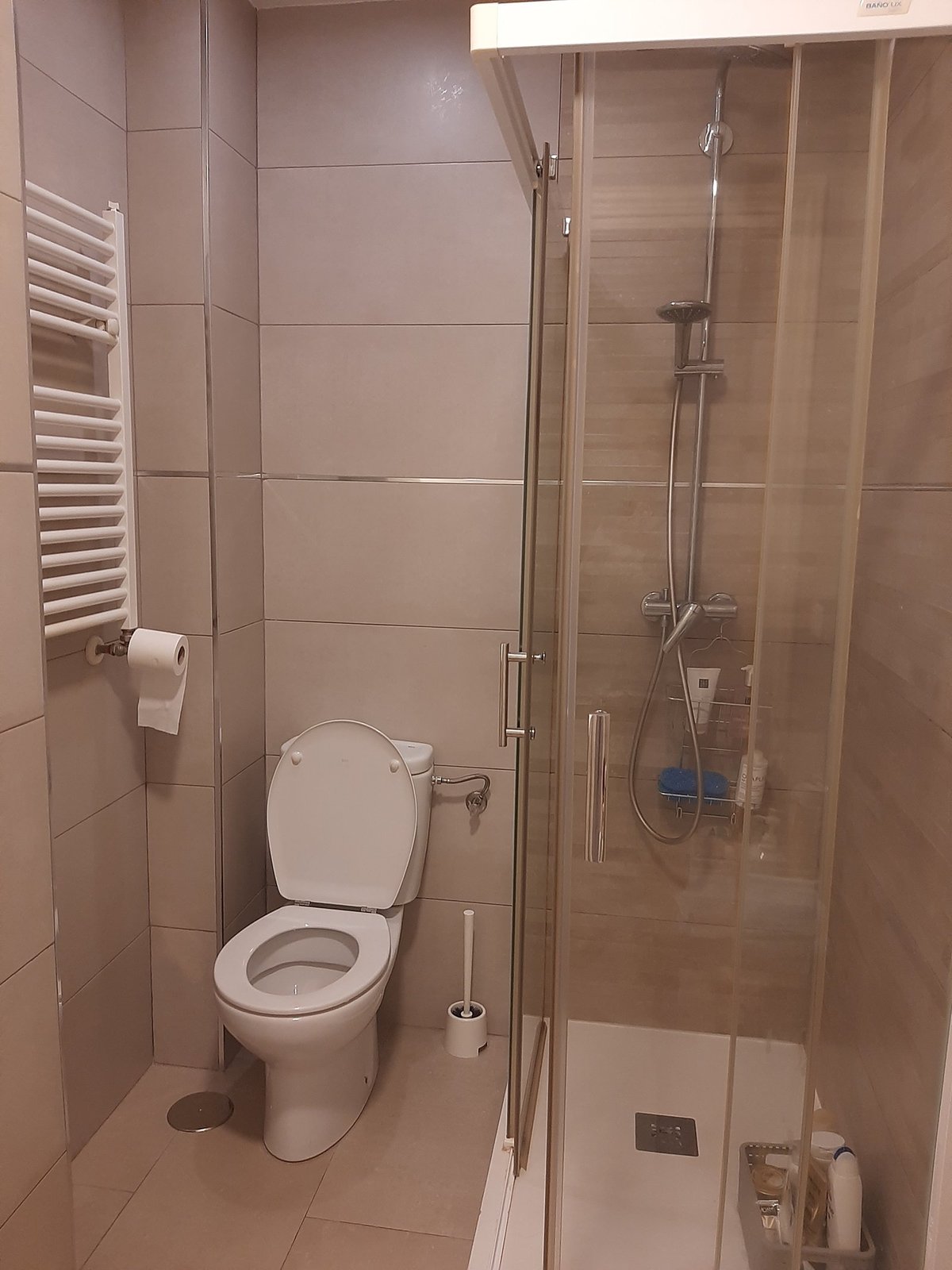 Nice individual Room in beautiful apartment. Parque de las Avenidas Line 7. Very close to Avenida de América.