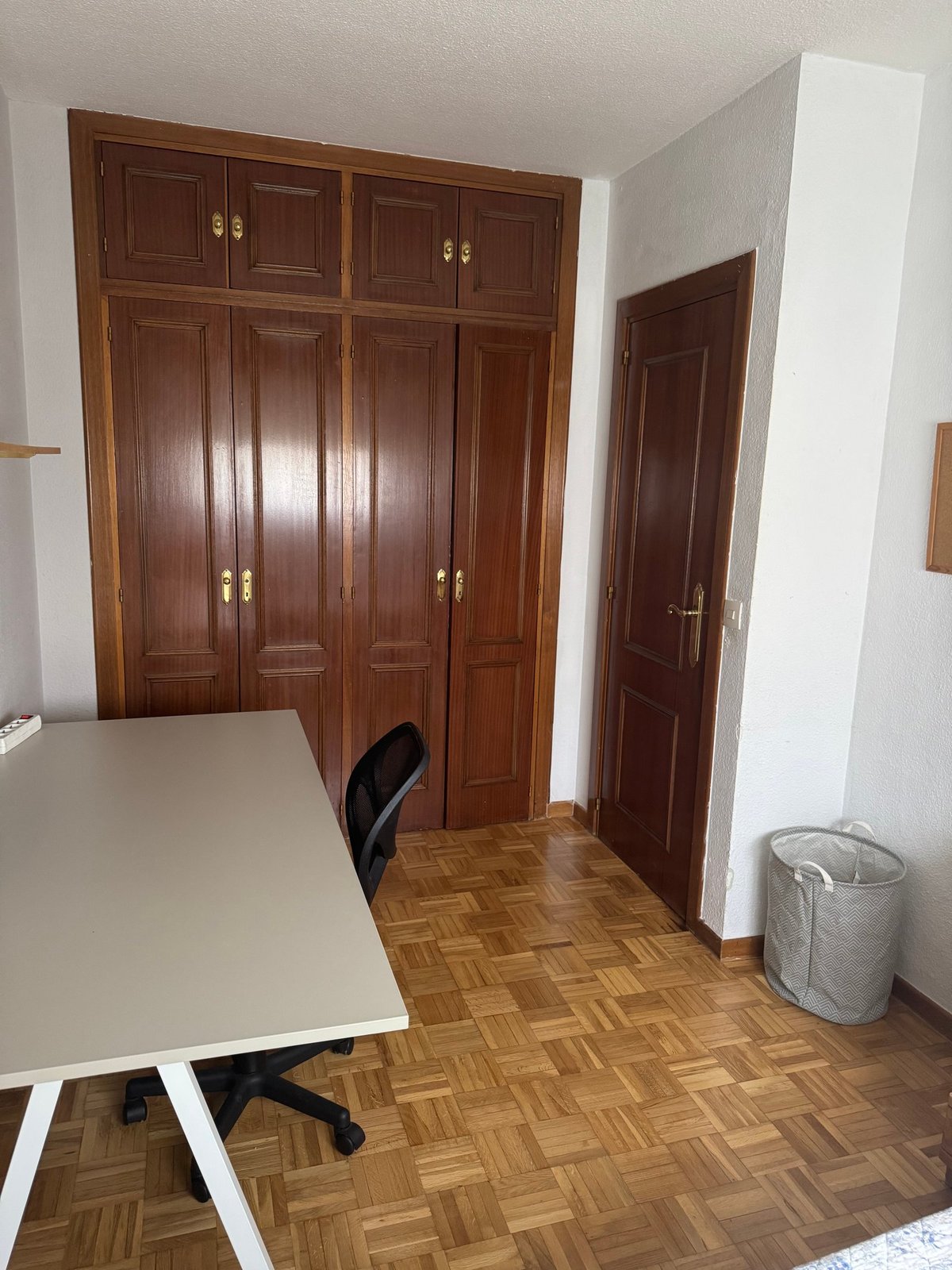 Habitación Individual 1 — Frente a La Vaguada, IE a pie, línea directa a ICADE