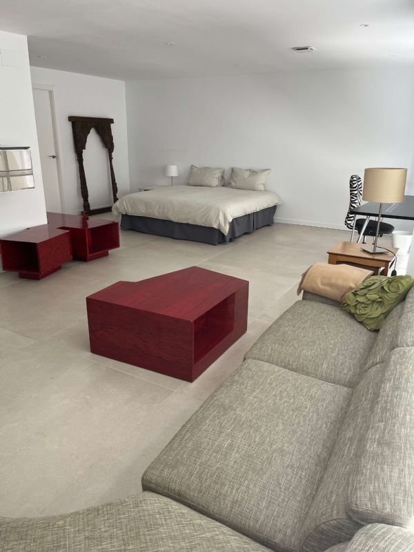 Amplia habitación tipo estudio