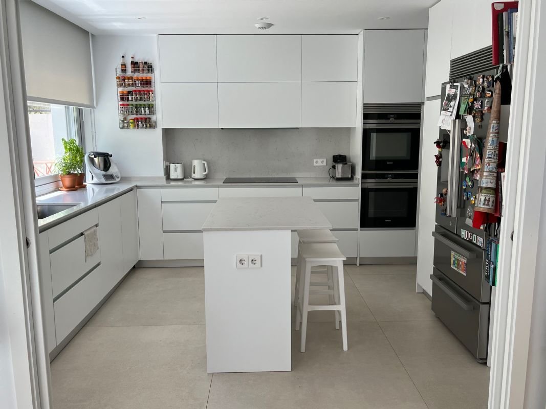 Amplia habitación tipo estudio