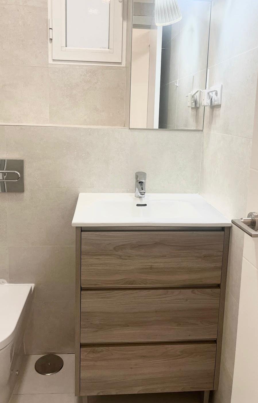 HABITACIÓN CON BAÑO PROPIO PARA USO PRIVADO, AMPLIA Y DE GRAN CALIDAD